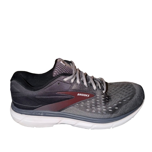 Brooks DYAD size 11 wide 2E Charcoal and Burgundy Running Shoes
